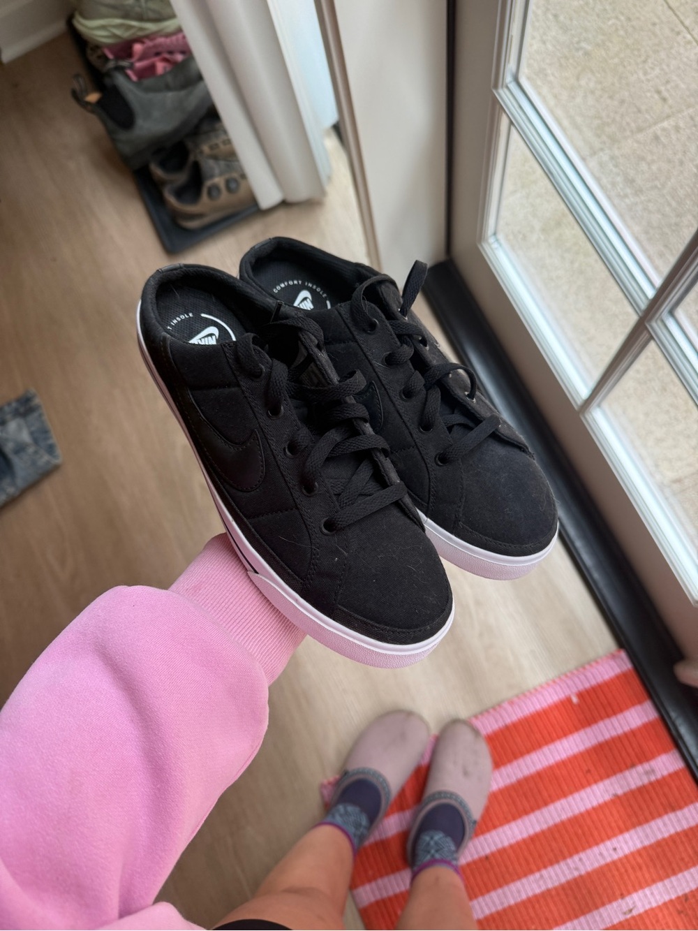Nike Black Low-Top Canvas Sneakers with White Size Tag